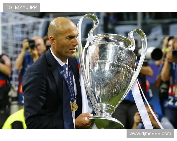 齐内丁齐达内：从球场巨星到足坛战术大师的传奇之路