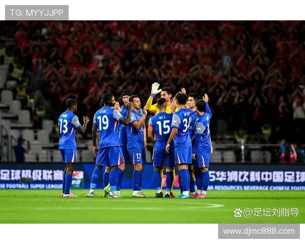 中超联赛新赛季揭幕 多支强队争夺冠军宝座 竞争激烈